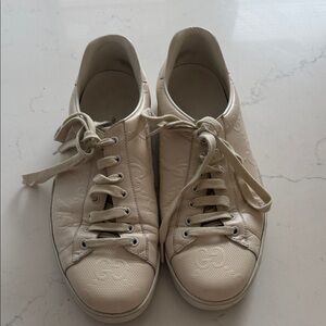Gucci Cream Embossed Leather Low-Top Sneakers
